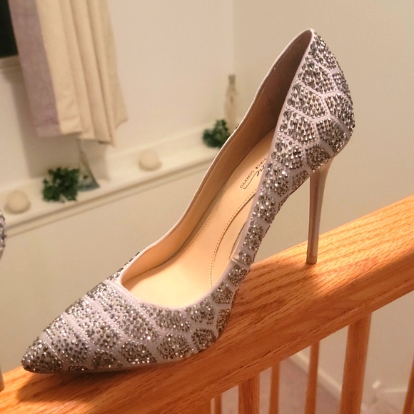 Vince Camuto Gray Pumps - Picture 5 of 9